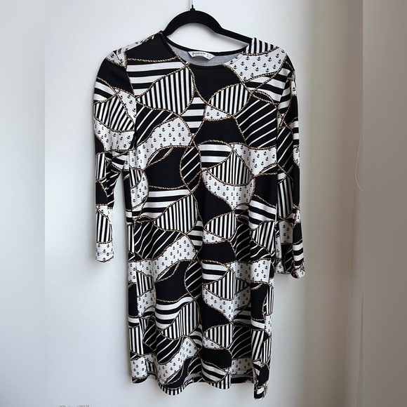 Short long sleeve dress - Picture 2 of 3